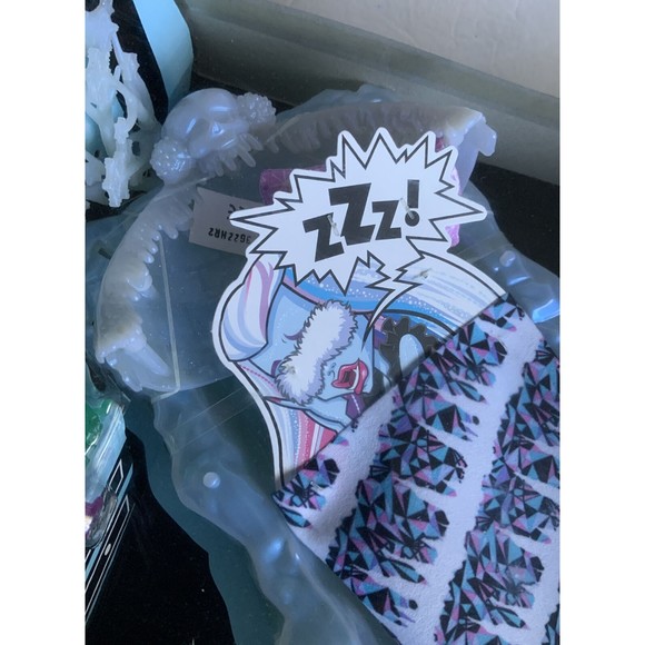 Monster High Doll Abbey Bominable BED of ICE Dead Tired Add-On Furniture PlaySet - Picture 3 of 6